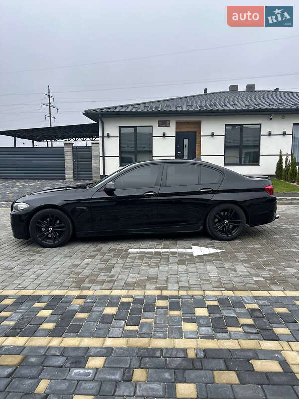 Седан BMW 5 Series 2013 в Вараше