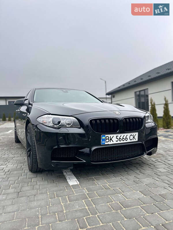 Седан BMW 5 Series 2013 в Вараше