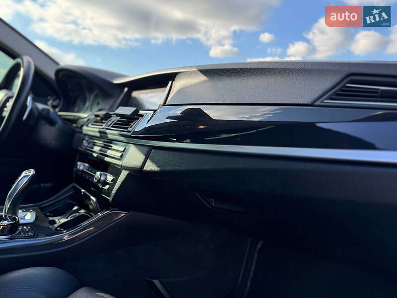 Седан BMW 5 Series 2013 в Вараше
