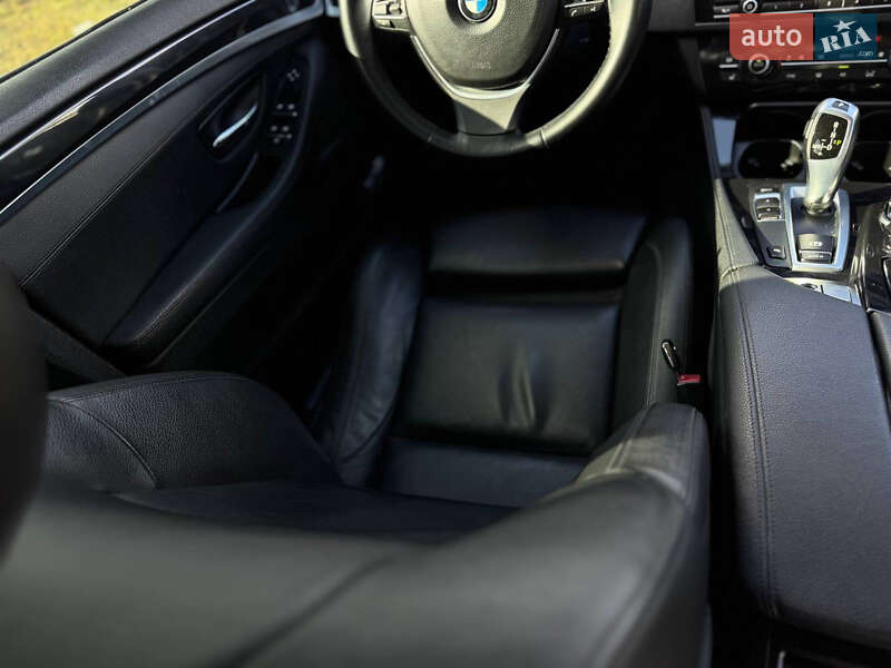 Седан BMW 5 Series 2013 в Вараше