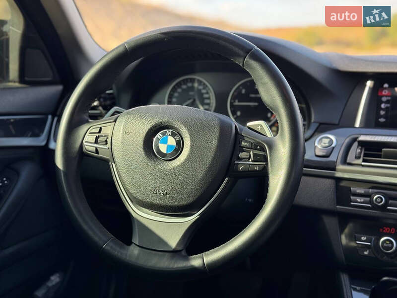 Седан BMW 5 Series 2013 в Вараше