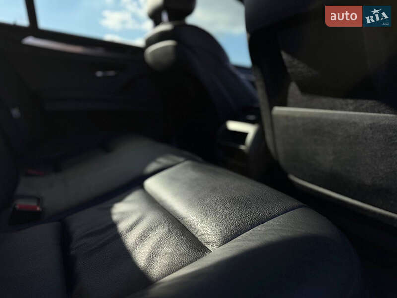 Седан BMW 5 Series 2013 в Вараше