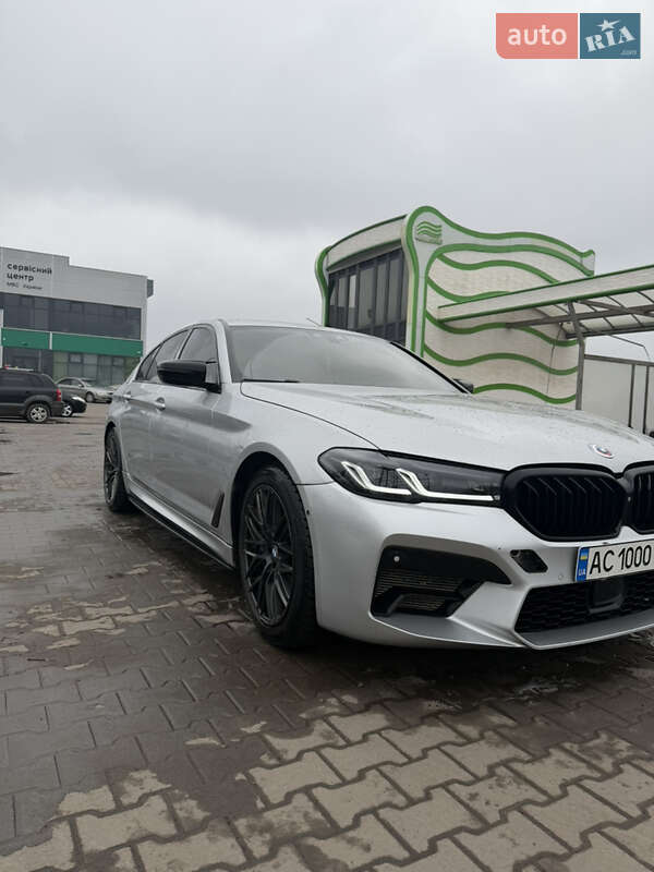 Седан BMW 5 Series 2018 в Нововолинську
