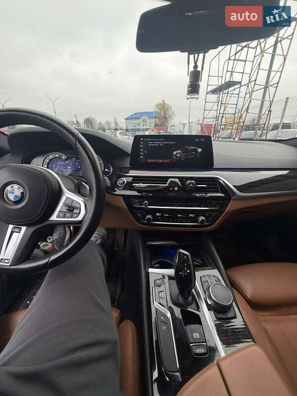 Седан BMW 5 Series 2018 в Нововолинську