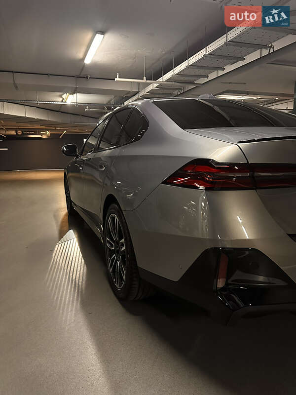 Седан BMW 5 Series 2024 в Киеве