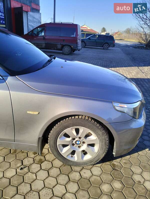 Седан BMW 5 Series 2004 в Кременце