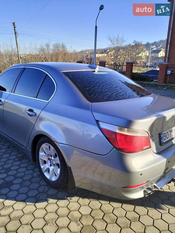 Седан BMW 5 Series 2004 в Кременце