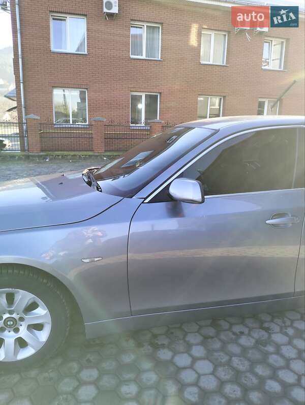 Седан BMW 5 Series 2004 в Кременце