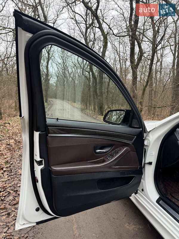 Седан BMW 5 Series 2015 в Новомосковске