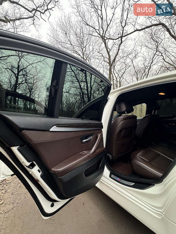 Седан BMW 5 Series 2015 в Новомосковске
