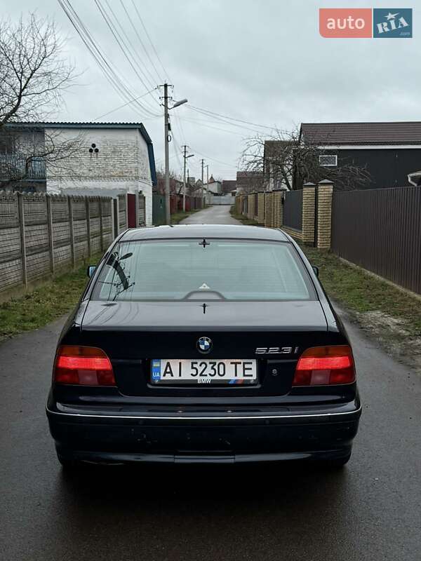 Седан BMW 5 Series 1999 в Киеве