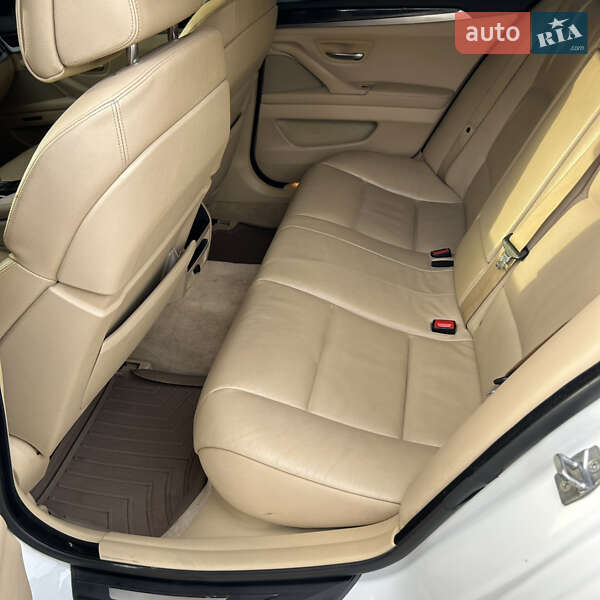 Седан BMW 5 Series 2011 в Львові