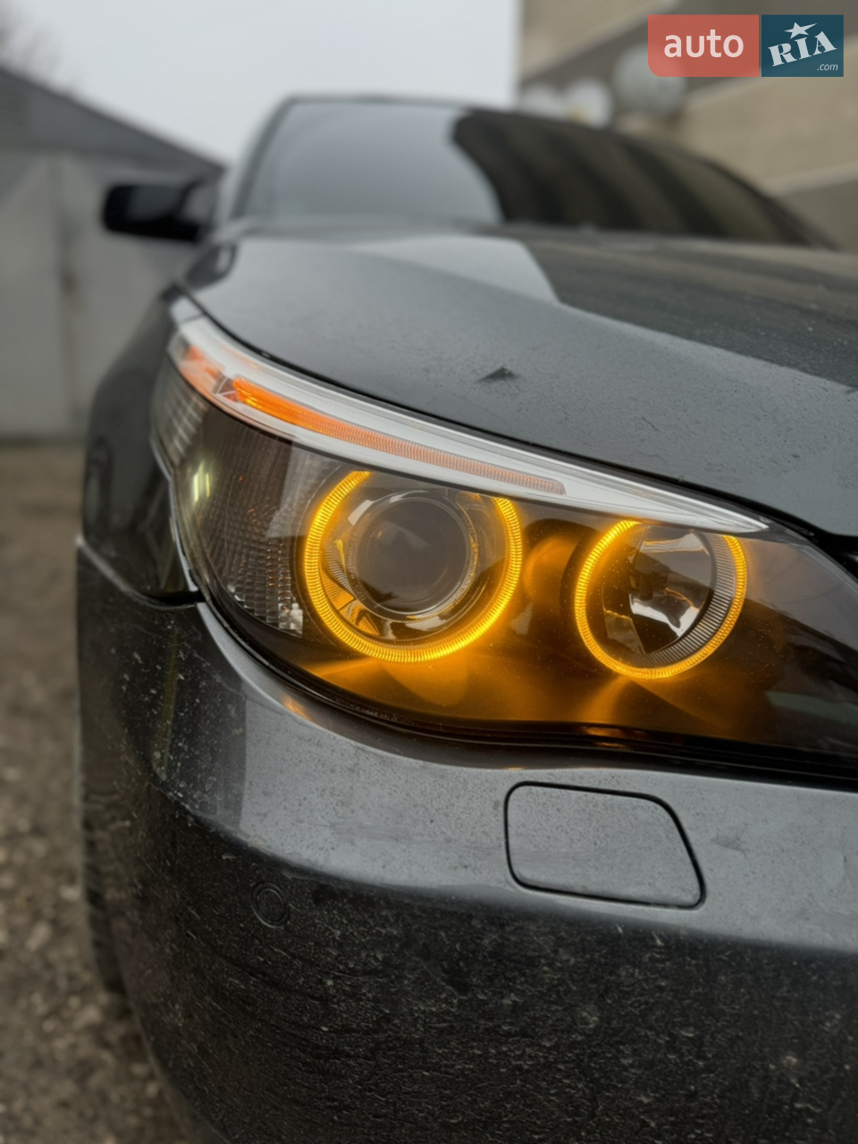 Потужний апарат . З надійним двигуном. Пробіг вказувався для розмитнення. БМВ 535d BiTurbo двигун М57d4 на 2 турбіни. Хороший обслужений стан. Двигун працює ідеально, жодних підтікань. ГРМ замінений. Легкий стейдж 1. 330 л.с. Хороший вихлоп. Ходова в нормі. Повністю готова до зими. Дарує приємні емоції від їзди. Адекватний розхід палива. Власник. Ціна низ ринку.