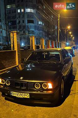 Седан BMW 5 Series 1991 в Одессе