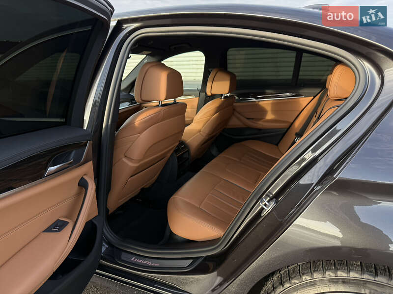 Седан BMW 5 Series 2017 в Львові