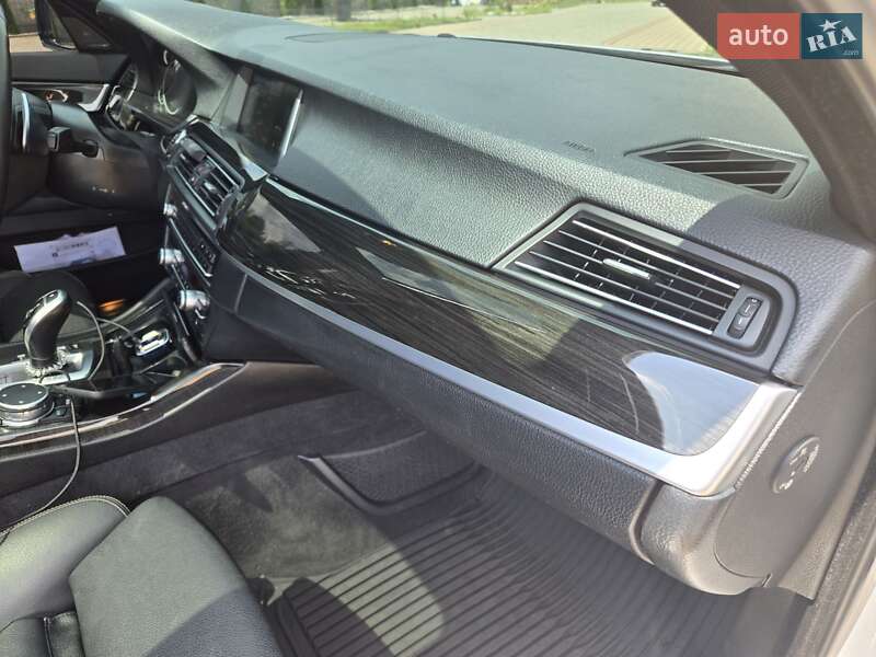 Седан BMW 5 Series 2015 в Мукачевому