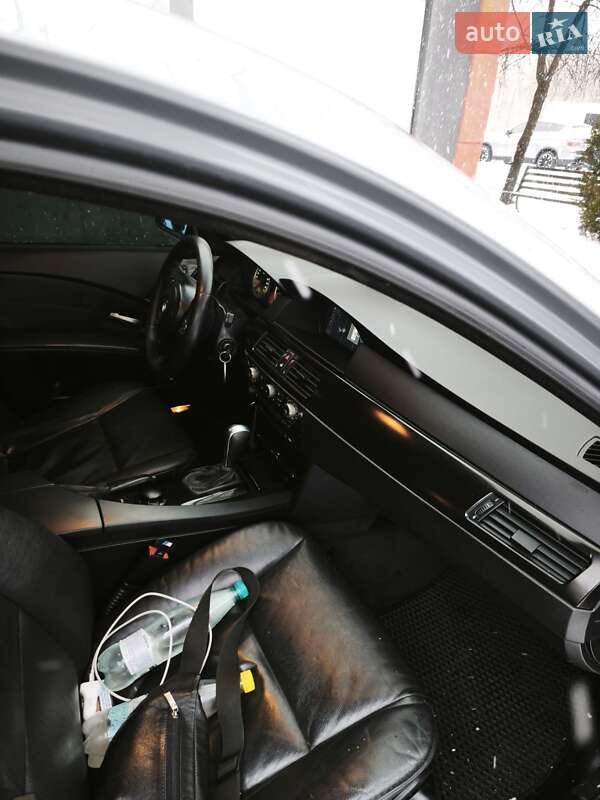 Седан BMW 5 Series 2004 в Львові