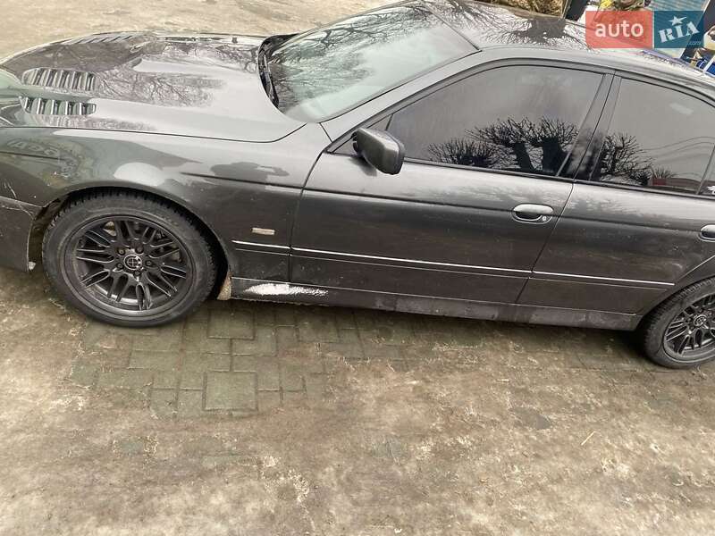 Седан BMW 5 Series 2001 в Гайсину