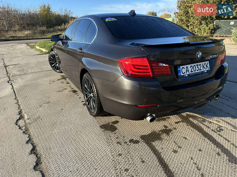 Седан BMW 5 Series 2010 в Умані