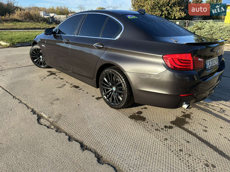 Седан BMW 5 Series 2010 в Умані