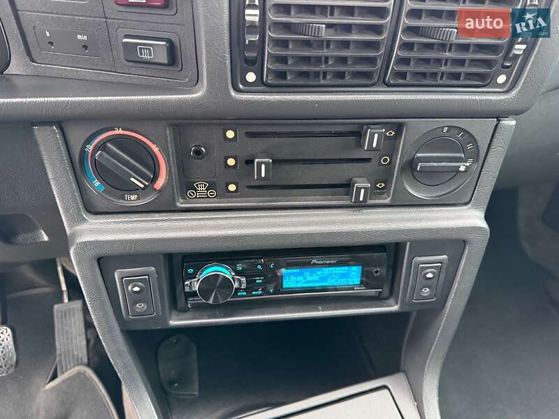 Седан BMW 5 Series 1982 в Киеве