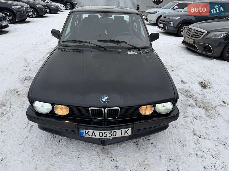 Седан BMW 5 Series 1982 в Киеве