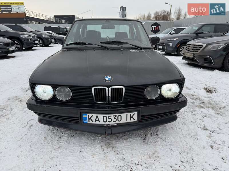 Седан BMW 5 Series 1982 в Киеве