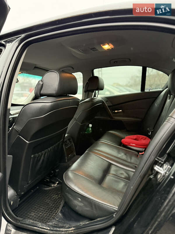 Седан BMW 5 Series 2004 в Измаиле