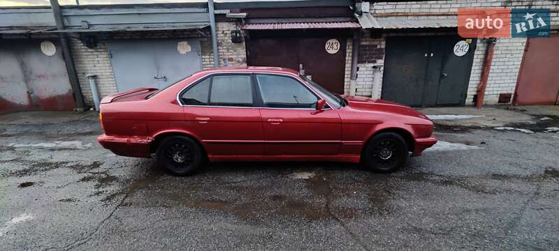 Седан BMW 5 Series 1993 в Запорожье