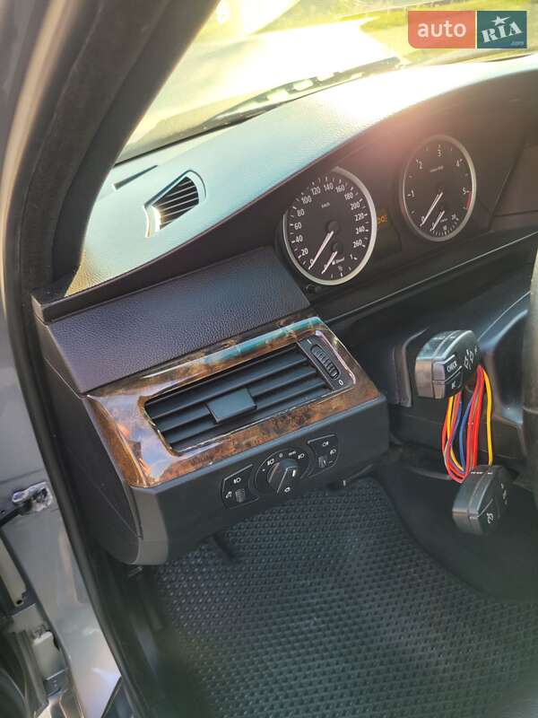 Седан BMW 5 Series 2004 в Львове