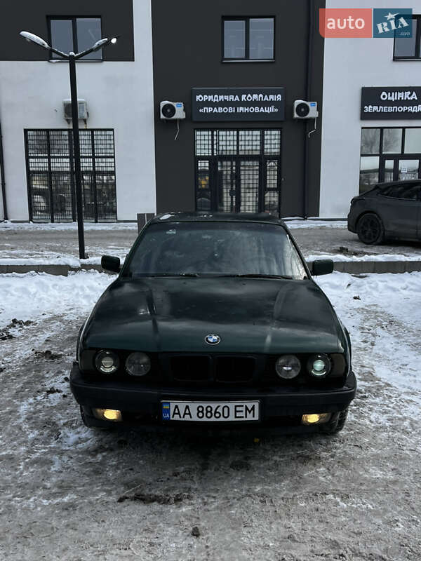 Седан BMW 5 Series 1991 в Вишневом