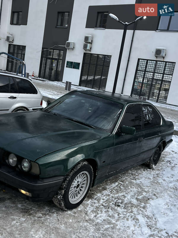 Седан BMW 5 Series 1991 в Вишневом