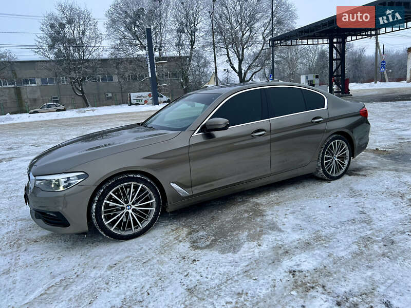 Седан BMW 5 Series 2017 в Нововолынске