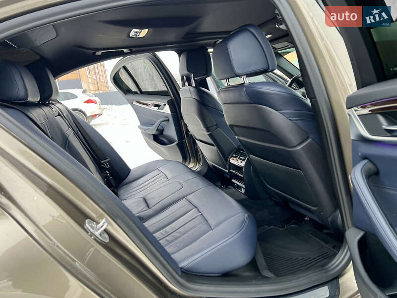 Седан BMW 5 Series 2017 в Нововолынске