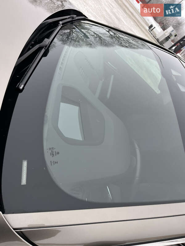 Седан BMW 5 Series 2017 в Нововолынске