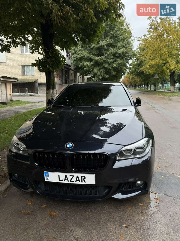 Седан BMW 5 Series 2012 в Хотине
