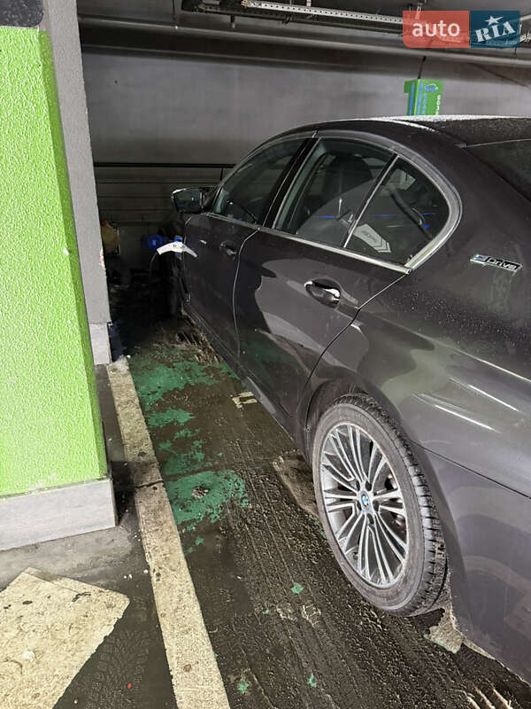 Седан BMW 5 Series 2019 в Львове