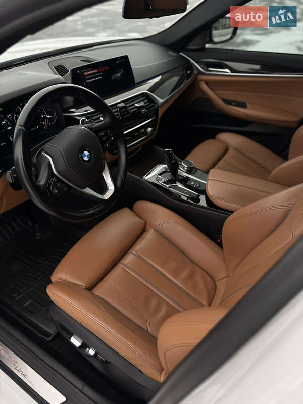 Седан BMW 5 Series 2017 в Ровно