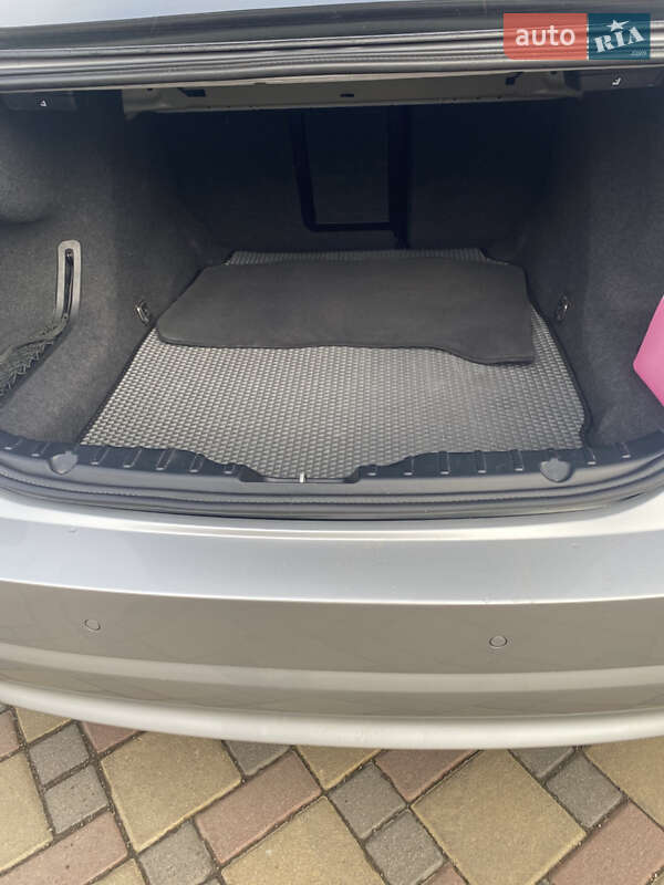 Седан BMW 5 Series 2012 в Гайсине