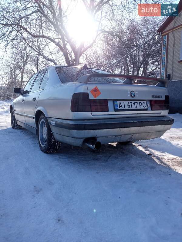 Седан BMW 5 Series 1990 в Жашкове
