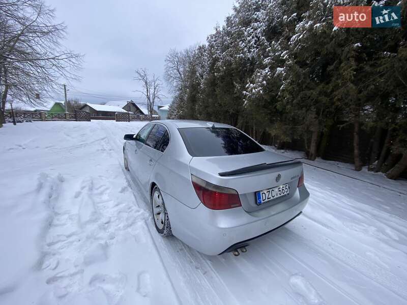 Седан BMW 5 Series 2004 в Калуше
