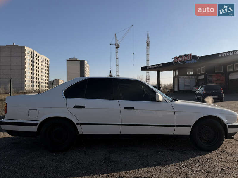 Седан BMW 5 Series 1989 в Запорожье