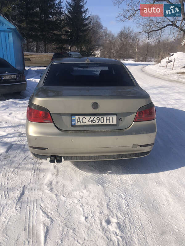 Седан BMW 5 Series 2004 в Косове
