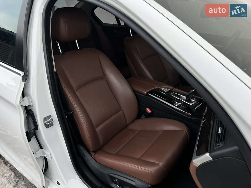 Седан BMW 5 Series 2015 в Ровно