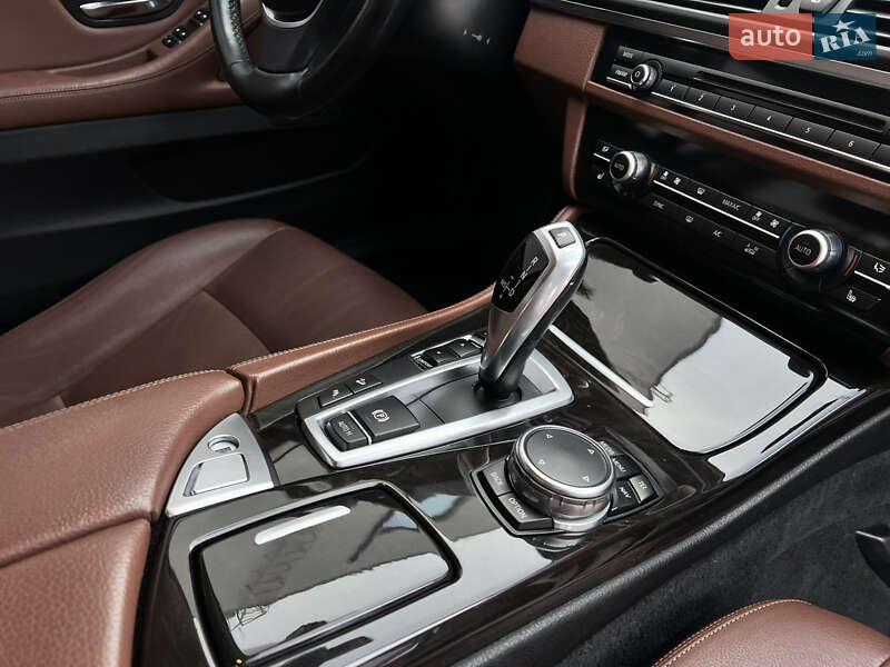 Седан BMW 5 Series 2015 в Ровно
