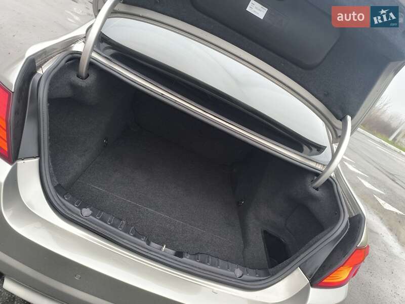 Седан BMW 5 Series 2011 в Полтаве