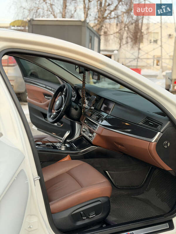 Седан BMW 5 Series 2015 в Черновцах