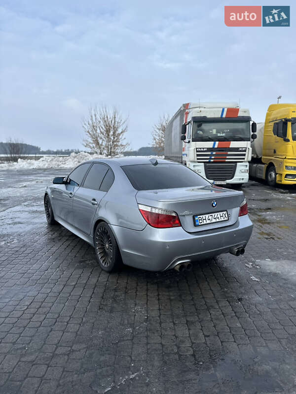 Седан BMW 5 Series 2004 в Радивилове