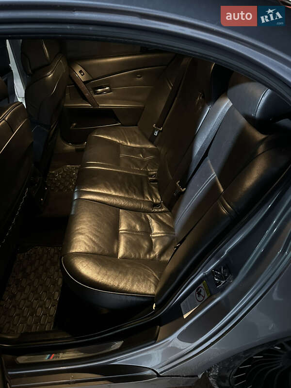 Седан BMW 5 Series 2004 в Радивилове