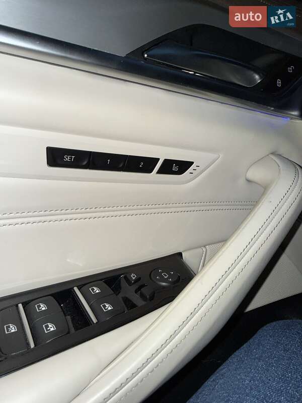 Седан BMW 5 Series 2017 в Львове